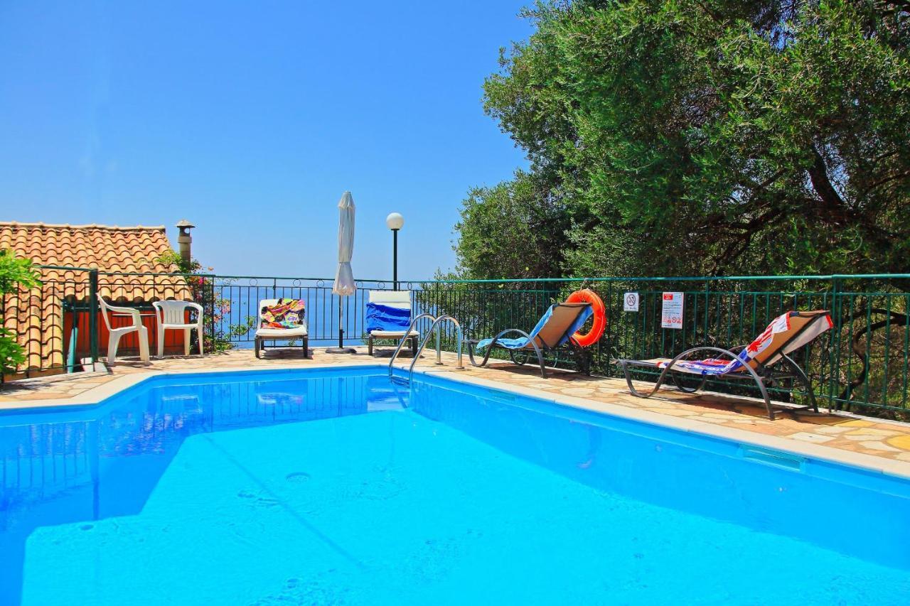 Seaview Calypso Villa Nisaki  Exterior photo